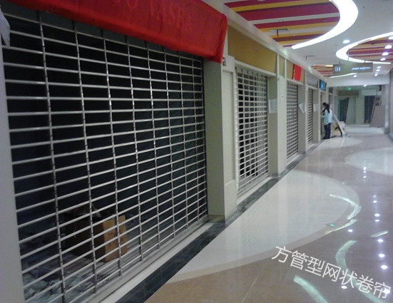 方管型網(wǎng)狀卷簾門案例
